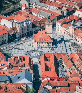 Defend medieval Brasov from enemy assault in a treasure hunt game