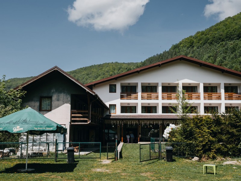 Vacanta in familie la Ferma cu Cerbi de pe Valea Avrigului