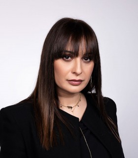 Self-makeup course with make-up artist Roxana Minea
