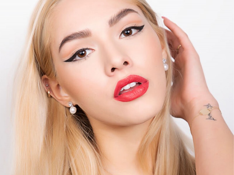 Curs de automachiaj cu make-up artistul vedetelor, Roxana Minea