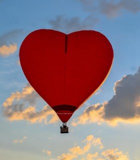 Cerere in casatorie intr-un balon cu aer cald, in Brasov