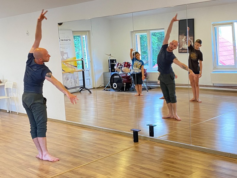 Curs de dans contemporan si musical, pentru copii, in Brasov