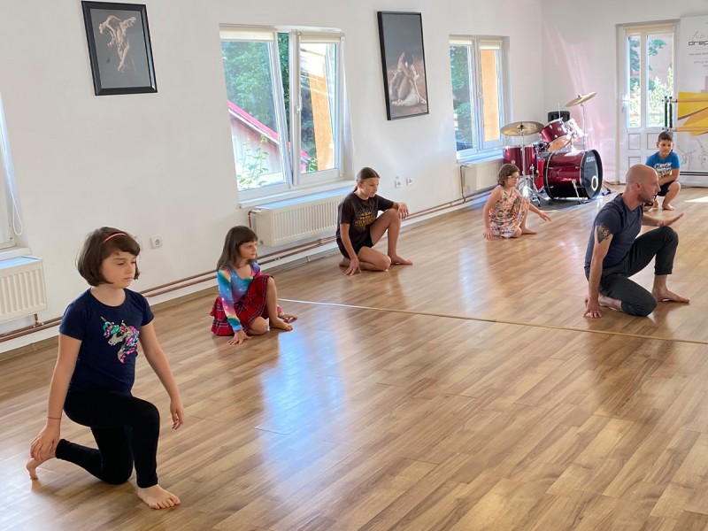 Curs de dans contemporan si musical, pentru copii, in Brasov