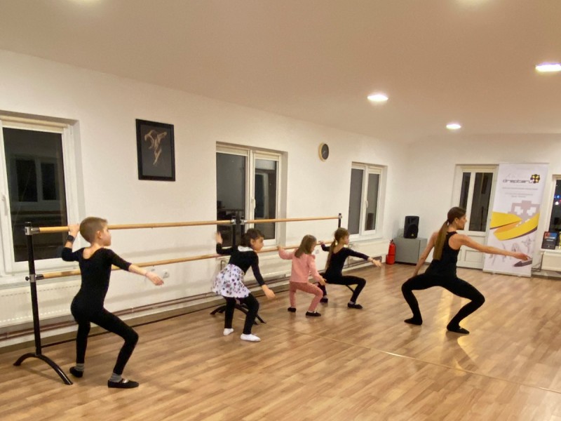 Curs de dans contemporan si musical, pentru copii, in Brasov