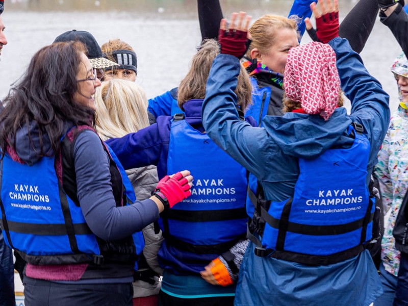 Aniversare pentru copii in dragon boat, pe un lac din Bucuresti