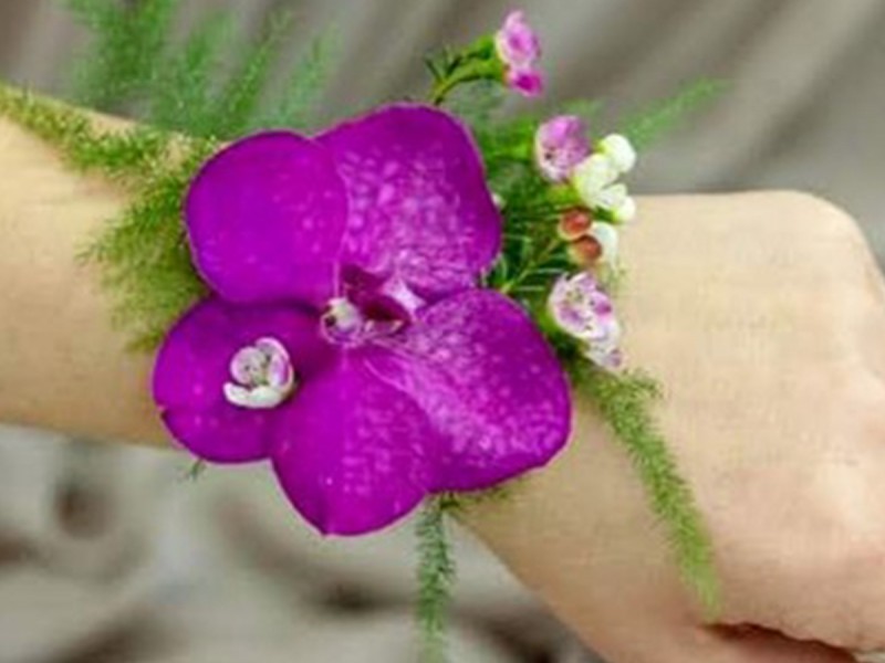 Floral jewellery workshop - A unique creative and elegant experience