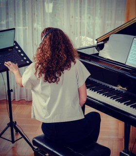 Online piano lessons with Lena Napradean