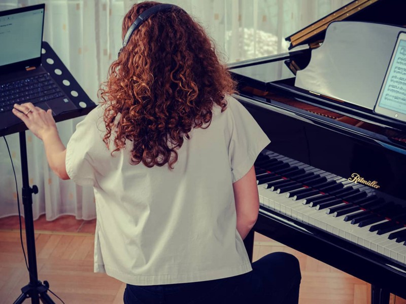 Online piano lessons with Lena Napradean