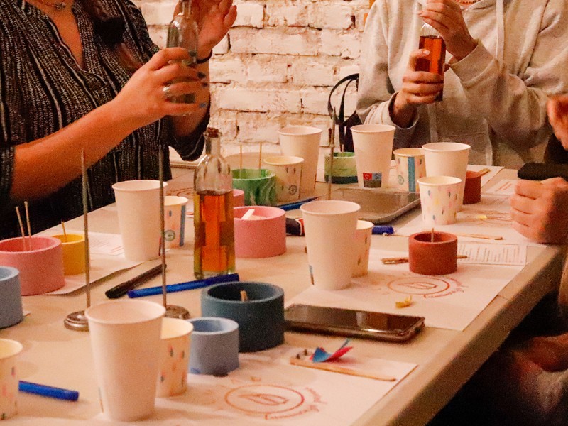 Atelier de turnat lumanari parfumate din ceara de soia, in Bucuresti