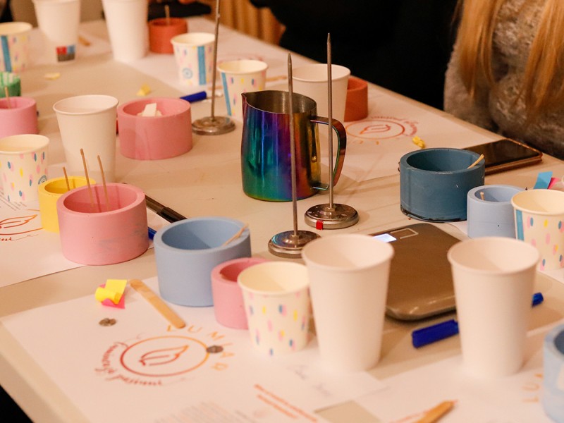 Atelier de turnat lumanari parfumate din ceara de soia, in Bucuresti