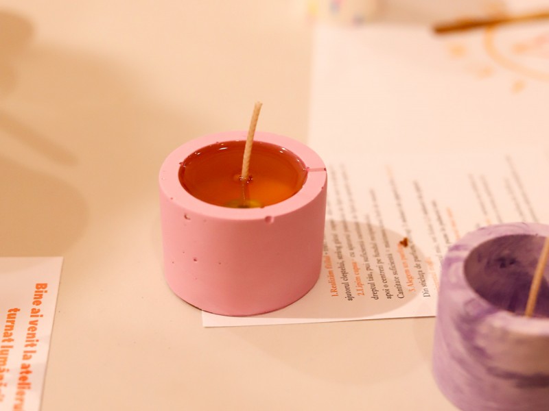 Atelier de turnat lumanari parfumate din ceara de soia, in Bucuresti