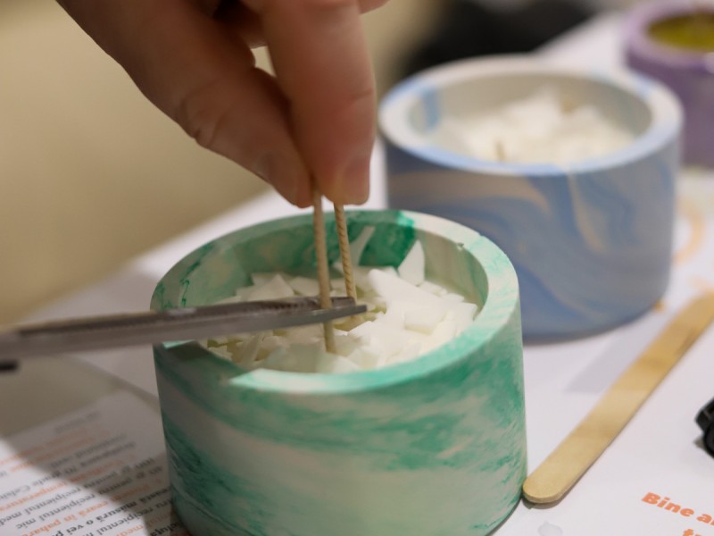 Atelier de turnat lumanari parfumate din ceara de soia, in Bucuresti