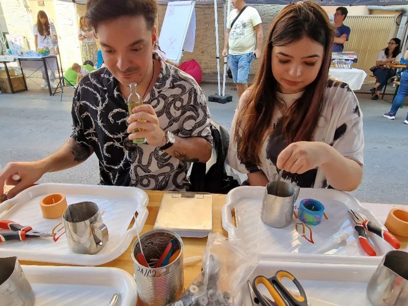 Atelier creativ de turnat vase din rasina acrilica, in Bucuresti