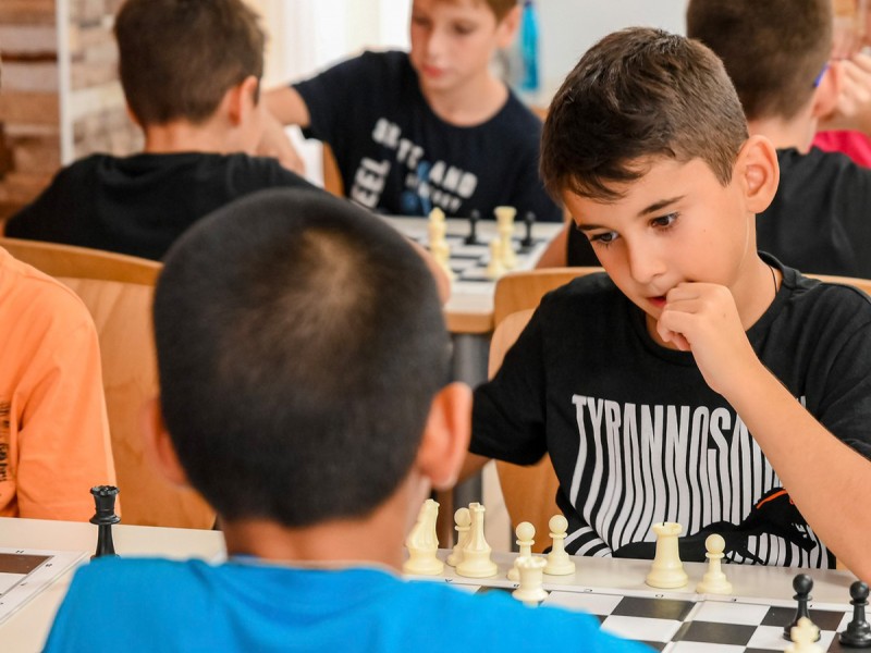 Subscription to chess lessons for children in Bucharest