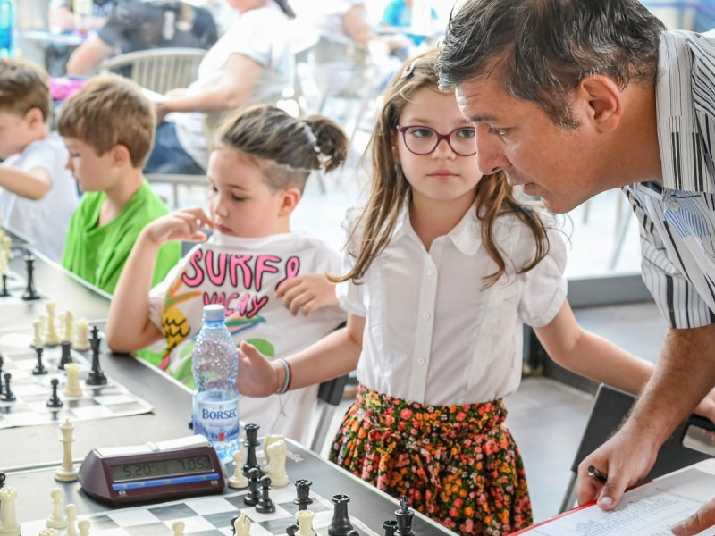 Subscription to chess lessons for children in Bucharest