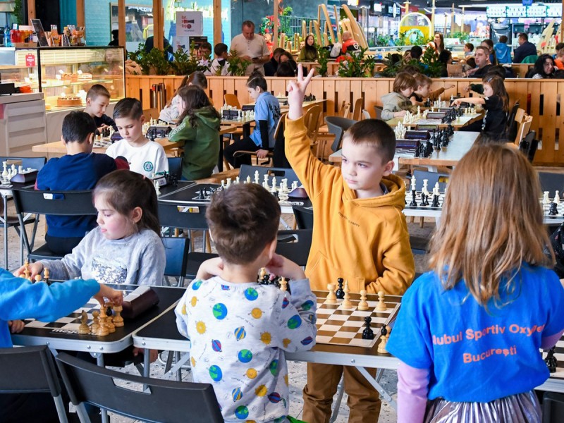 Subscription to chess lessons for children in Bucharest
