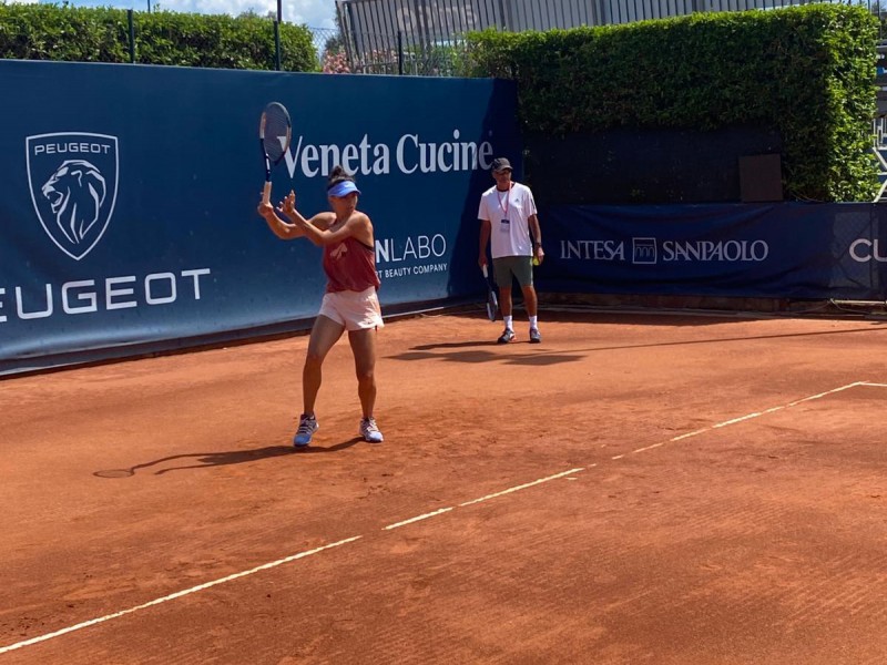 Lectie de tenis pentru tine si prietenii tai, la o academie din Bucuresti