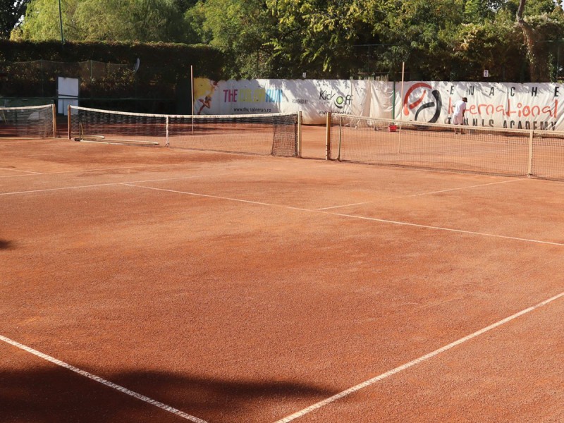Lectie de tenis pentru tine si prietenii tai, la o academie din Bucuresti
