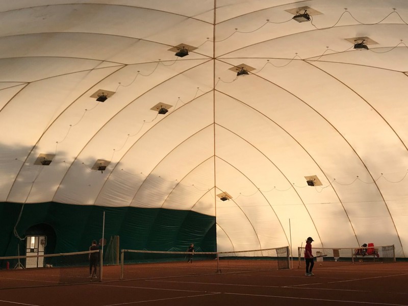 Lectie de tenis pentru tine si prietenii tai, la o academie din Bucuresti