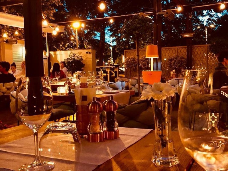 Gourmet romantic dinner in an exceptional restaurant