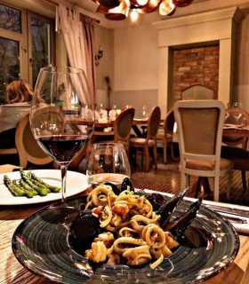 Gourmet romantic dinner in an exceptional restaurant