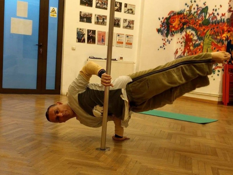 Pole Dance in Bucharest - acrobatics, stretching and mobility