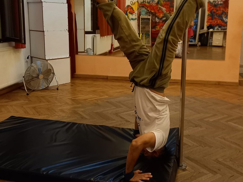 Pole Dance in Bucharest - acrobatics, stretching and mobility
