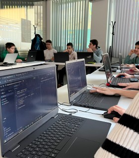 Online IT and programming workshops for children and teenagers