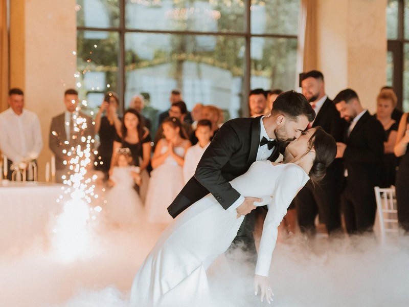 Dance lessons for the bride and groom waltz in Cluj