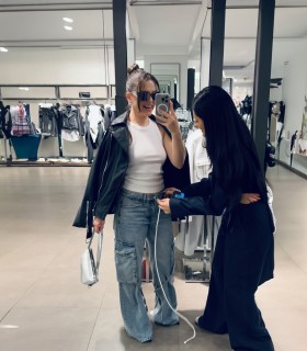 Sesiune de shopping intr-un mall din Bucuresti, cu Andreea Ardelean