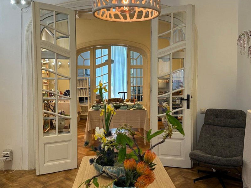 Ikebana workshop in the Victoria Finala showroom in Bucharest
