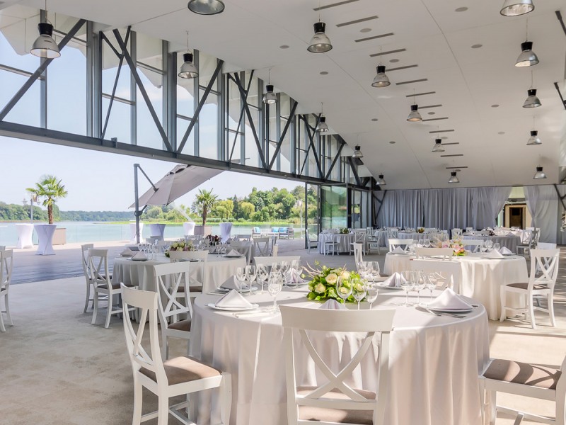Boat trip and romantic dinner on the shores of Lake Snagov