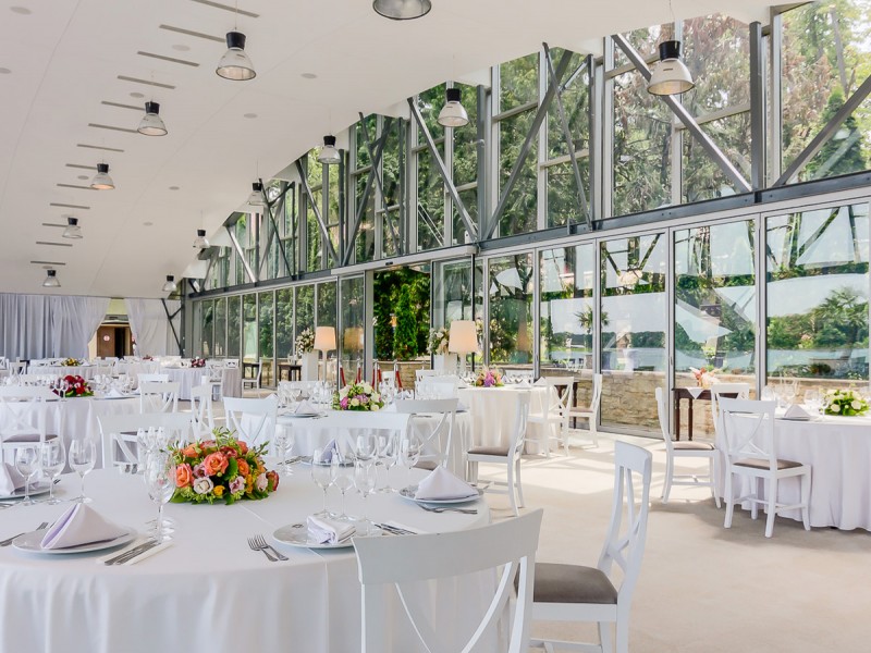 Boat trip and romantic dinner on the shores of Lake Snagov