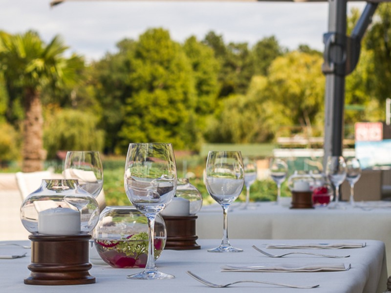 Boat trip and romantic dinner on the shores of Lake Snagov