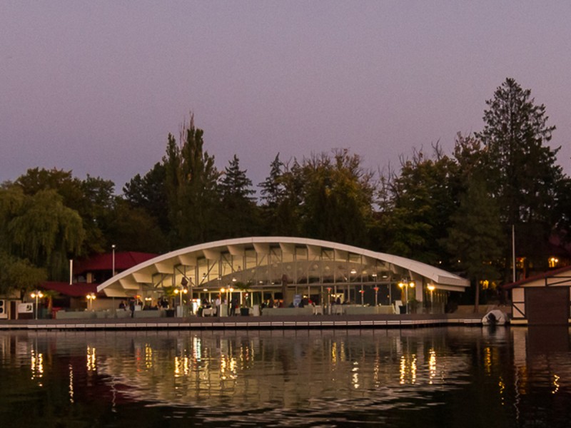 Boat trip and romantic dinner on the shores of Lake Snagov