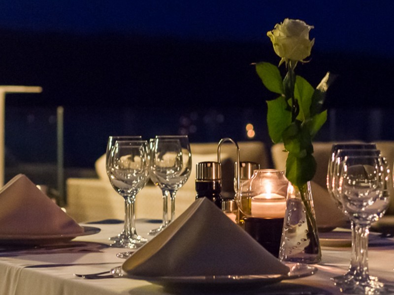 Boat trip and romantic dinner on the shores of Lake Snagov