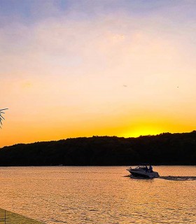Proposal: boat trip on Lake Snagov and romantic dinner
