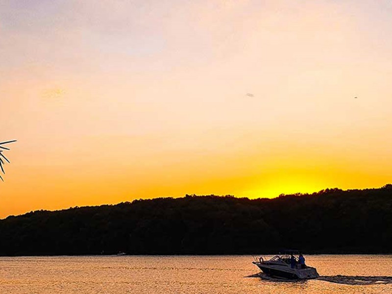 Boat trip on Lake Snagov and a bottle of champagne for groups