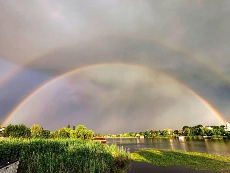Plimbare cu salupa si sampanie, pe Lacul Snagov