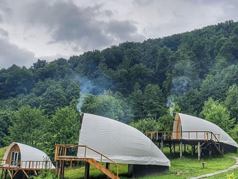 Descopera luxul in natura: Escapada in cel mai exclusivist glamping din Romania