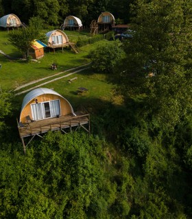 Descopera luxul in natura: Escapada in cel mai exclusivist glamping din Romania