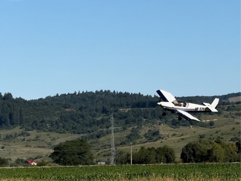 Flying with an ultralight airplane in Brasov