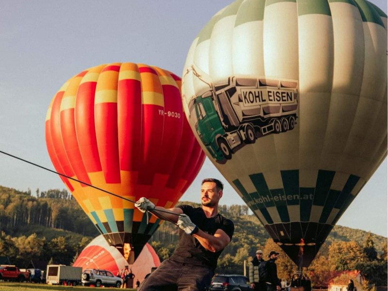 Zbor ancorat cu balonul cu aer cald pentru grupuri, la nunti, botezuri sau evenimente corporate