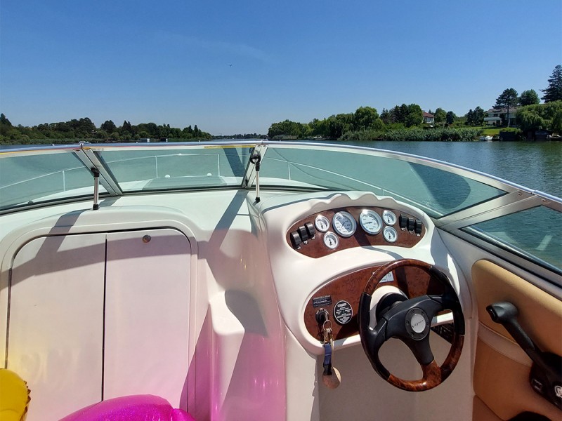 Plimbare cu salupa si sampanie, pe Lacul Snagov