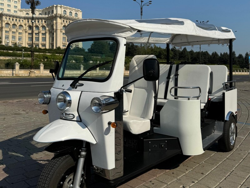 Descopera atractiile turistice din Bucuresti, intr-un tur cu Tuk-Tuk-ul