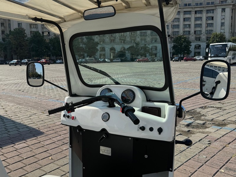 Descopera atractiile turistice din Bucuresti, intr-un tur cu Tuk-Tuk-ul