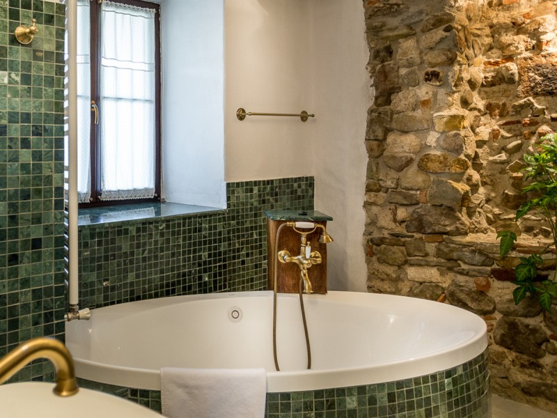 Cazare de lux in castel, cu mic dejun, pentru cupluri