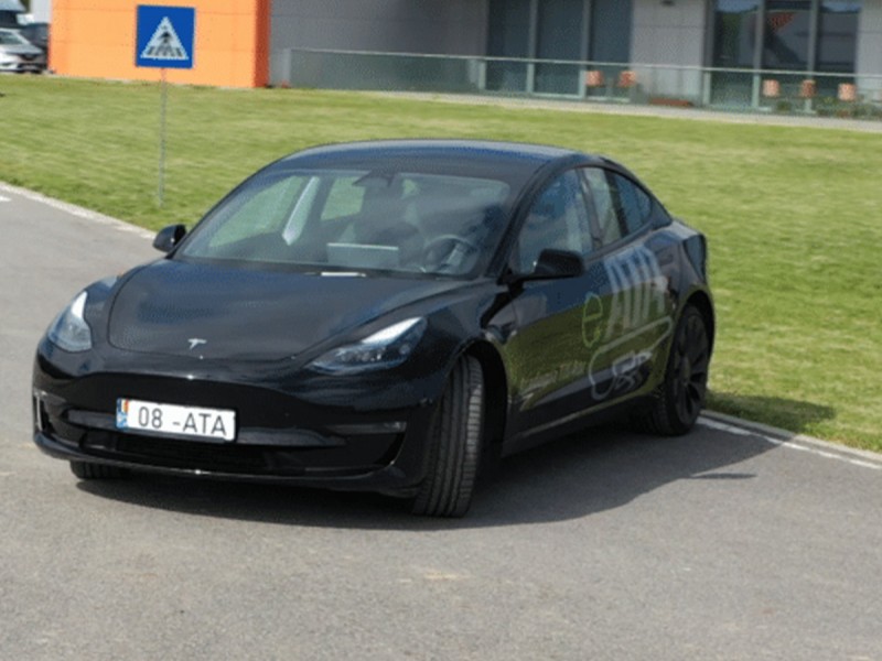Superlative adrenaline with TESLA Performance: 8 laps at Titi Aur Academy