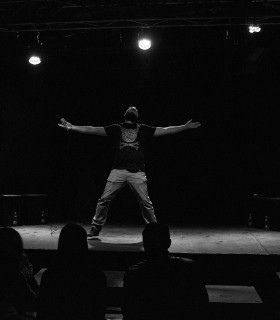 Invata sa oferi feedback, folosind tehnici de teatru de improvizatie - pentru grupuri