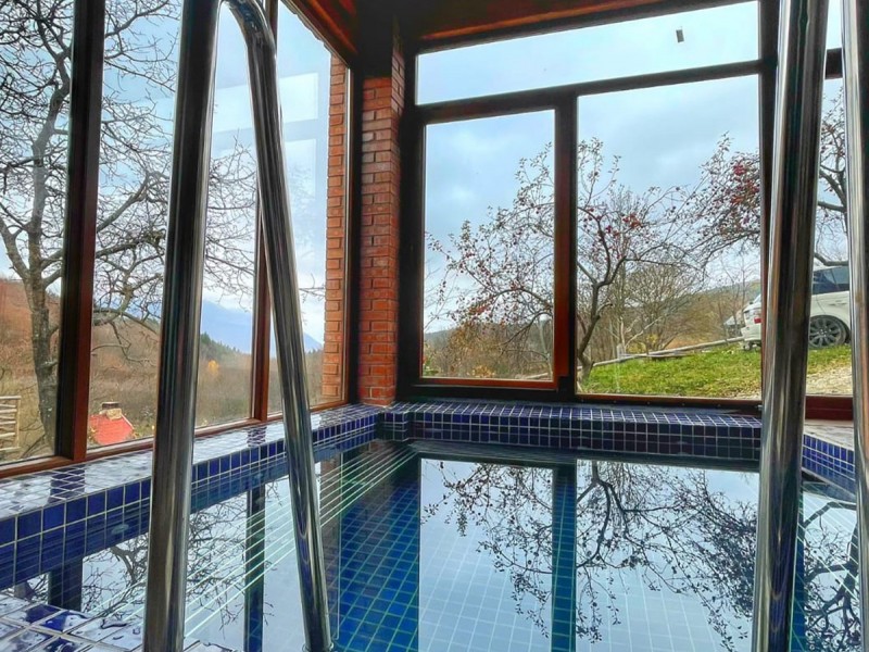 Spend 2 nights in the Hobbit Cottage in Taramul de Vis, Valcea